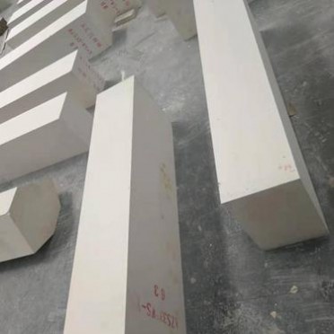 專業廠家生產玻璃窯爐電熔鋯剛玉磚價格合理 耐高溫耐沖刷耐腐蝕耐使用壽命長